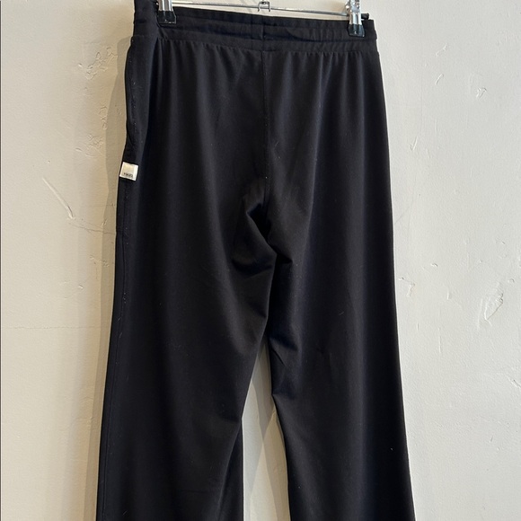 Vuori Women’s Halo Wide Leg Pant - Picture 8 of 9